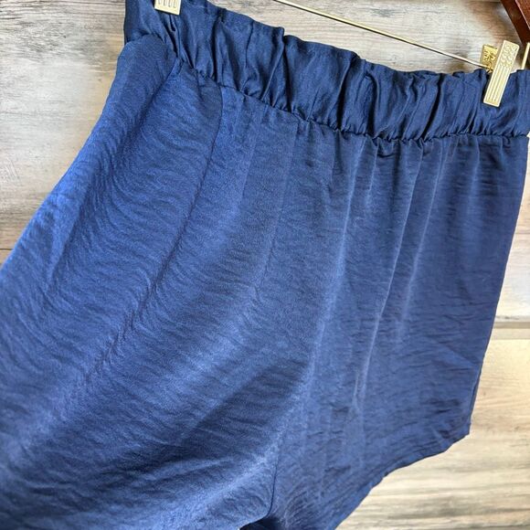 Tyche Navy Blue Textured Satin Dress Shorts M Romantic Feminine Preppy Evening - Picture 3 of 8